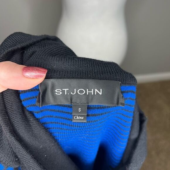 ST. JOHN knit top - Picture 3 of 4